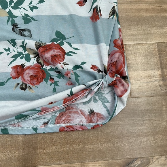 Cute Floral Top - Picture 2 of 6